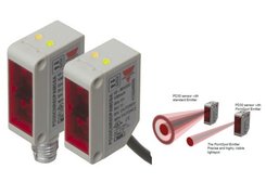 DC rectangular photocells (10x30x20 mm) with background suppression without "halo" light (PointSpot technology)