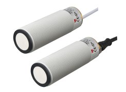 Ultrasonic sensors with 1 analog + 1 digital output. Sensing range: 250 - 3.500 mm